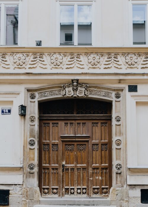 Valorar tu vivienda en Barcelona y alrededores con calma, estética y propósito. Mudita Barcelona, inmobiliaria boutique con alma.