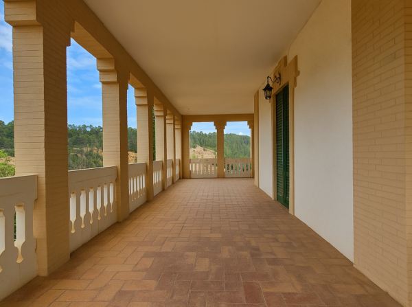 Finca modernista en venta en Bages · Mas Gomis, arquitectura singular entre viñedos y bosques