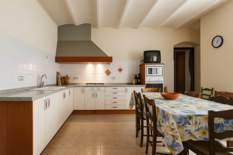 Finca modernista en venta en Bages · Mas Gomis, arquitectura singular entre viñedos y bosques