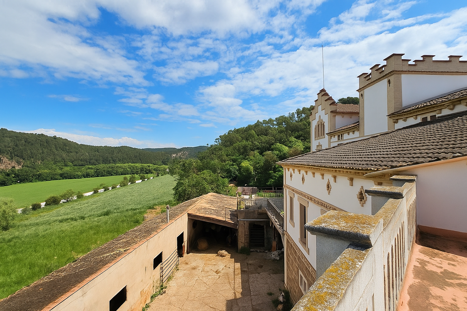 Finca modernista en venta en Bages · Mas Gomis, arquitectura singular entre viñedos y bosques