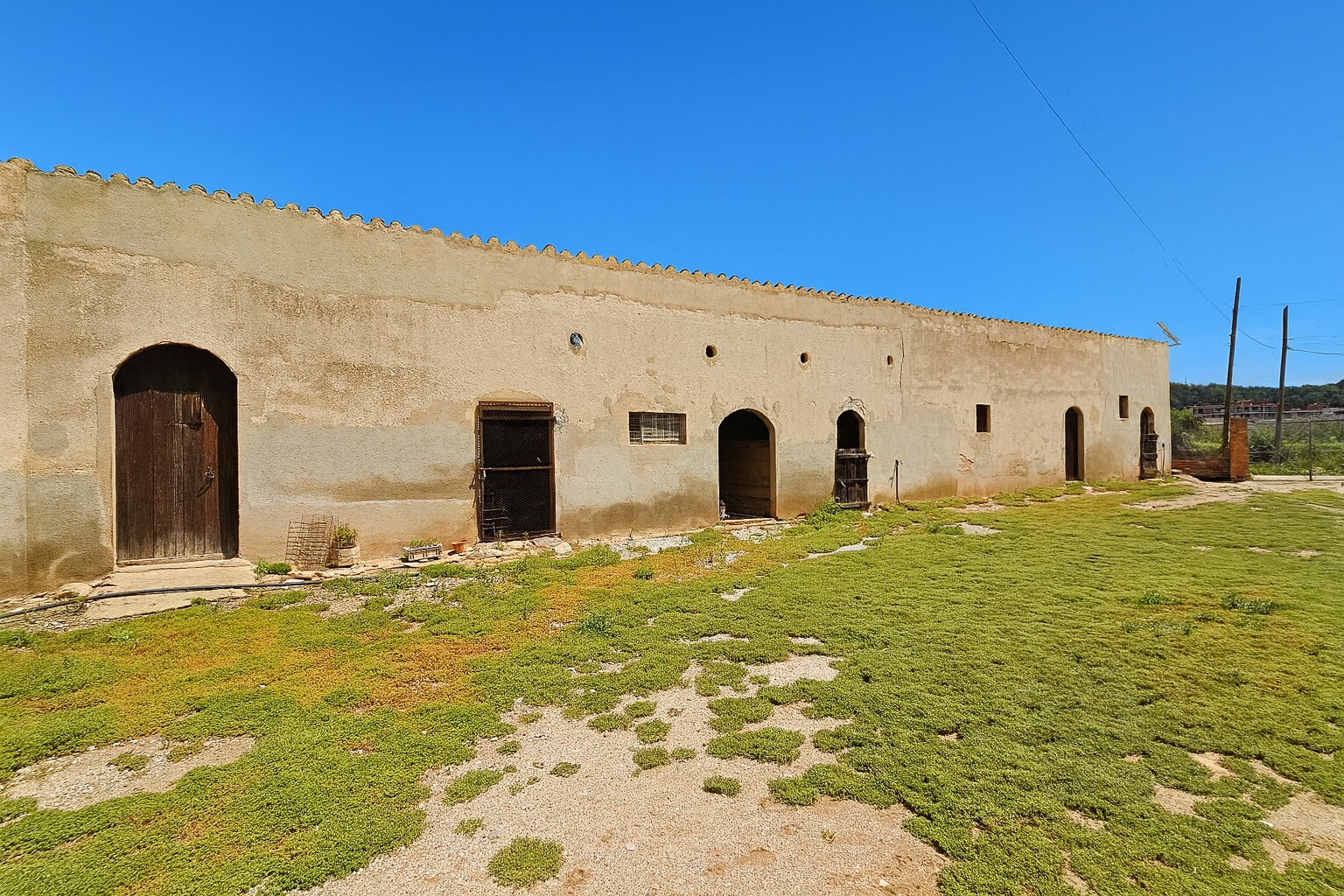 Finca con dos viviendas y terreno de 7.137 m² en Palau Solità i Plegamans, cerca de Barcelona