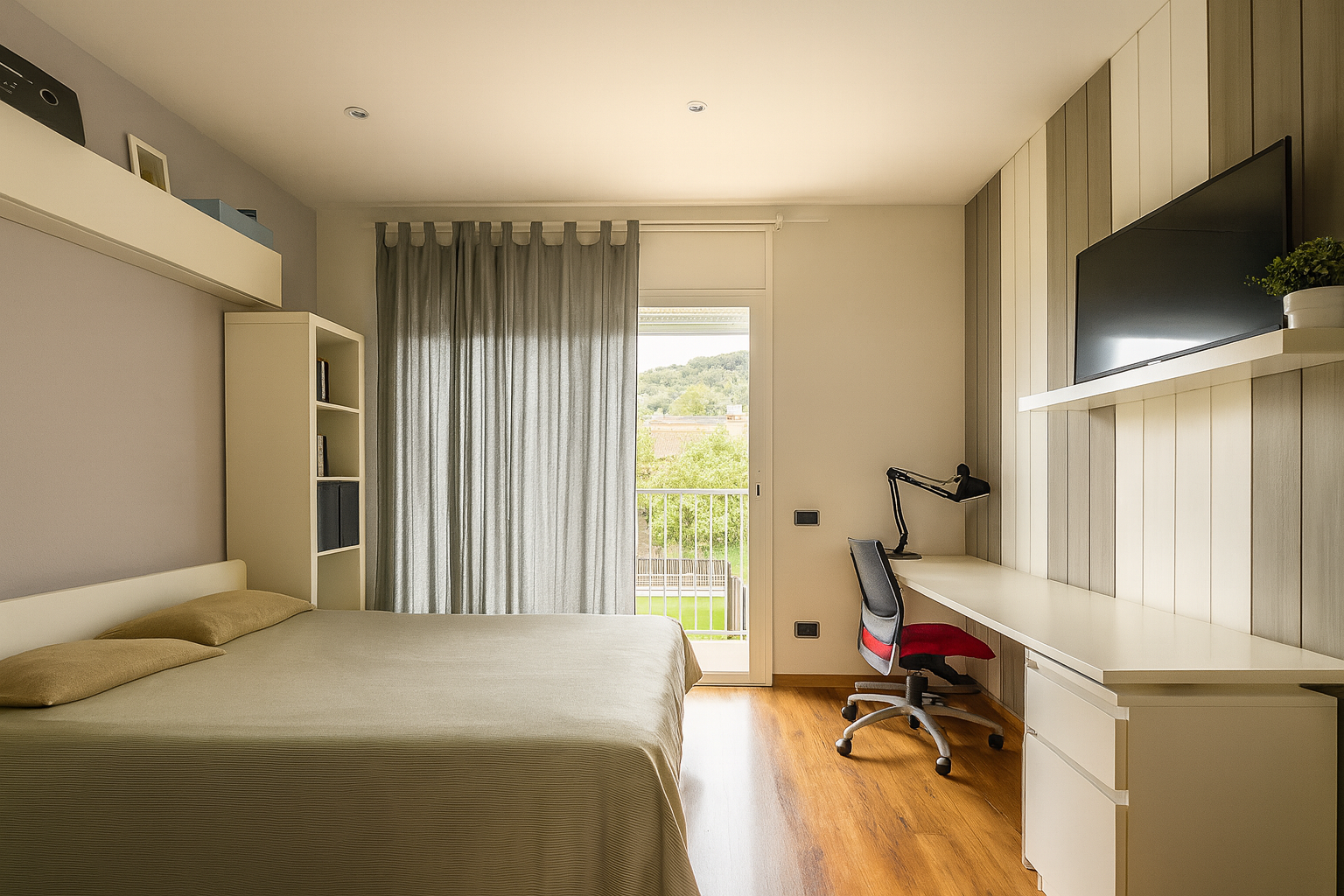 Casa con jardín en venta en Argentona, vivienda unifamiliar de tres plantas con 320 m² construidos, cinco habitaciones, garaje amplio y dos zonas ajardinadas, ubicada en zona residencial tranquila a 10 minutos del centro histórico. Inmobiliaria boutique con alma – Mudita Barcelona.