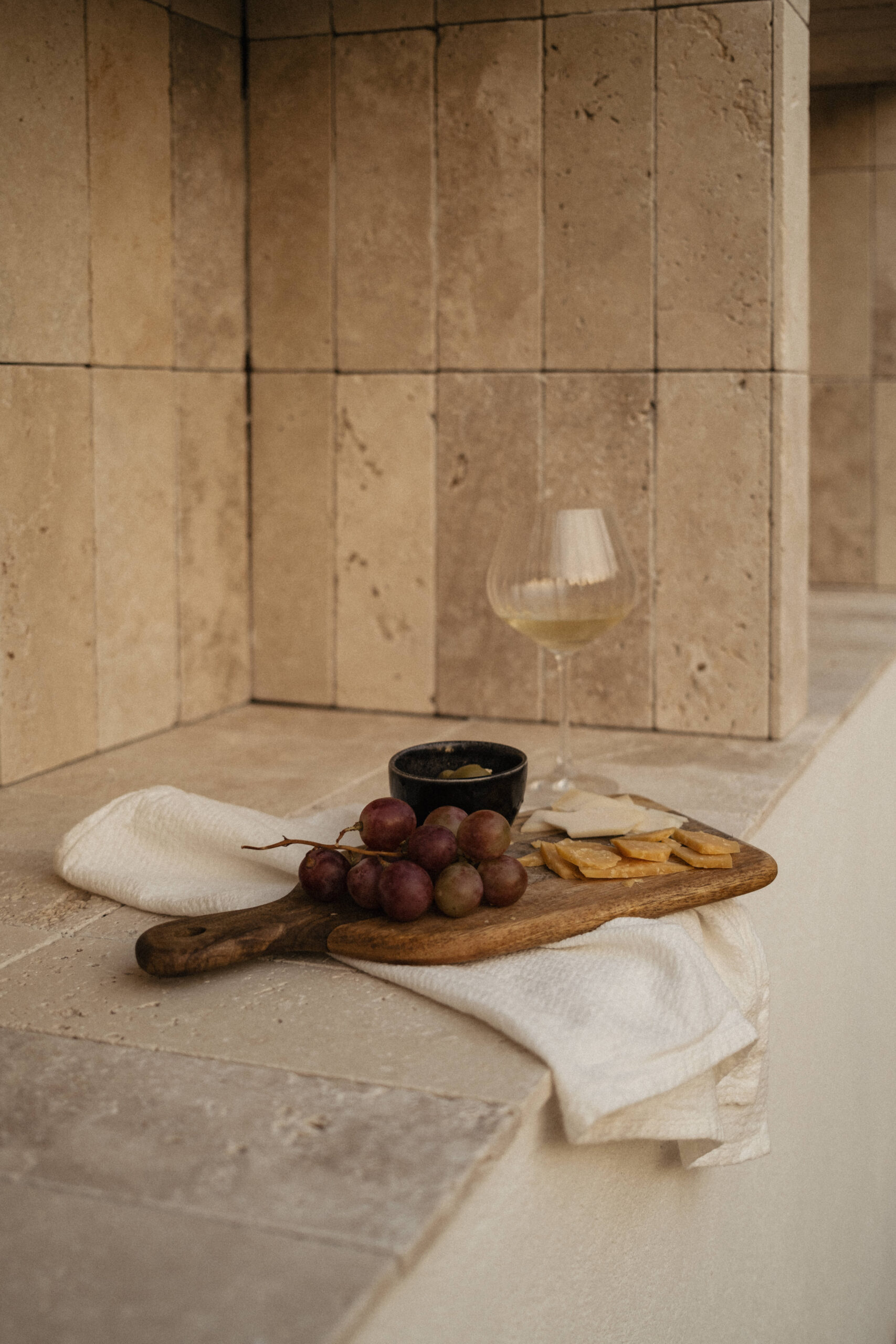Viñedos y paisajes mediterráneos del Baix Penedès, con playas tranquilas, pueblos con historia y propiedades con alma, en un entorno ideal para vivir sin prisa.