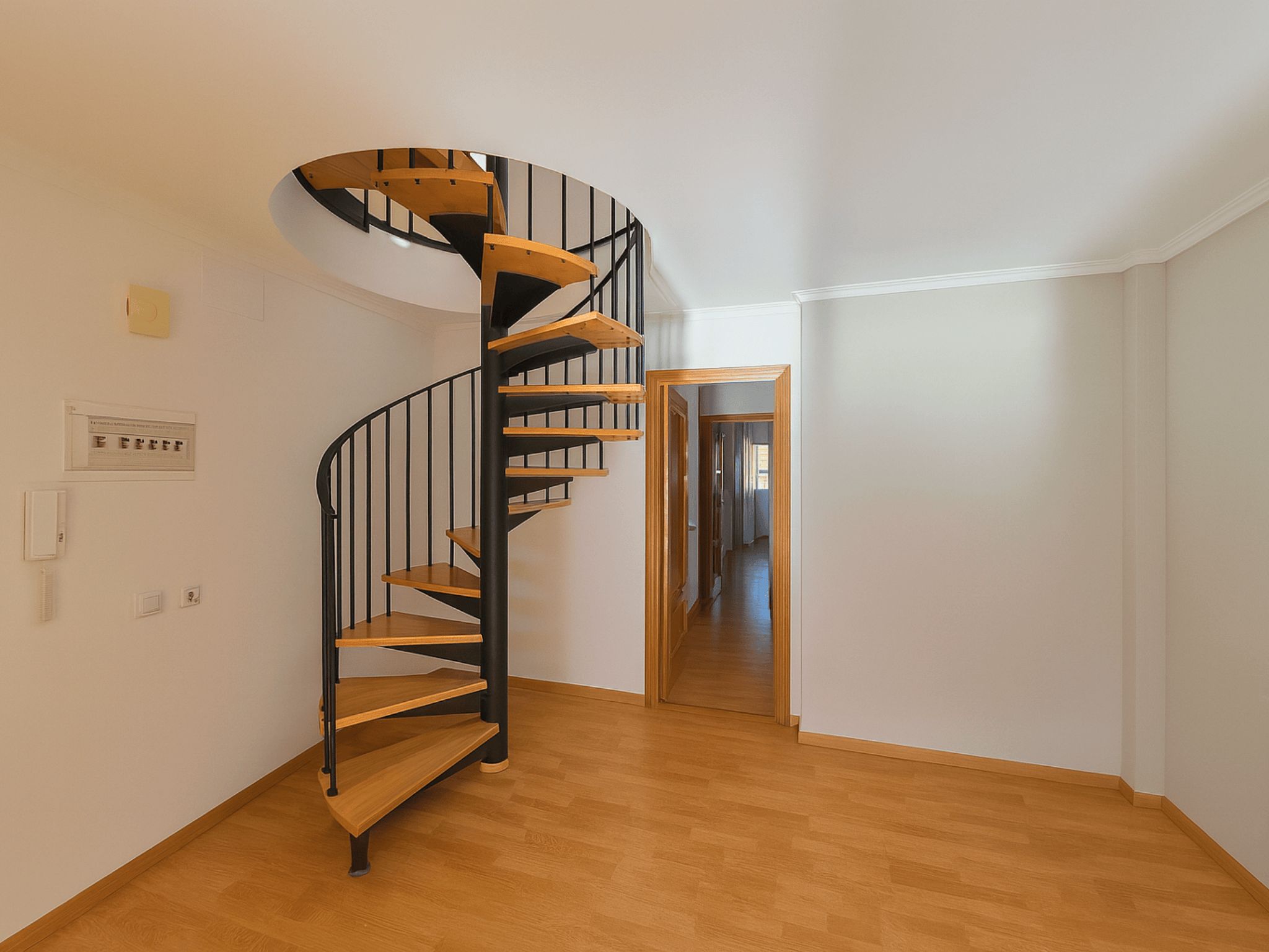 Dúplex con terraza privada y suite en La Girada, Vilafranca del Penedès. Vivienda de 92 m² con 2 habitaciones, balcón, hidromasaje, ascensor y luz natural