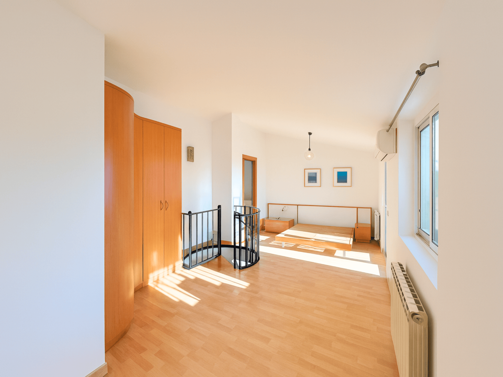 Dúplex con terraza privada y suite en La Girada, Vilafranca del Penedès. Vivienda de 92 m² con 2 habitaciones, balcón, hidromasaje, ascensor y luz natural