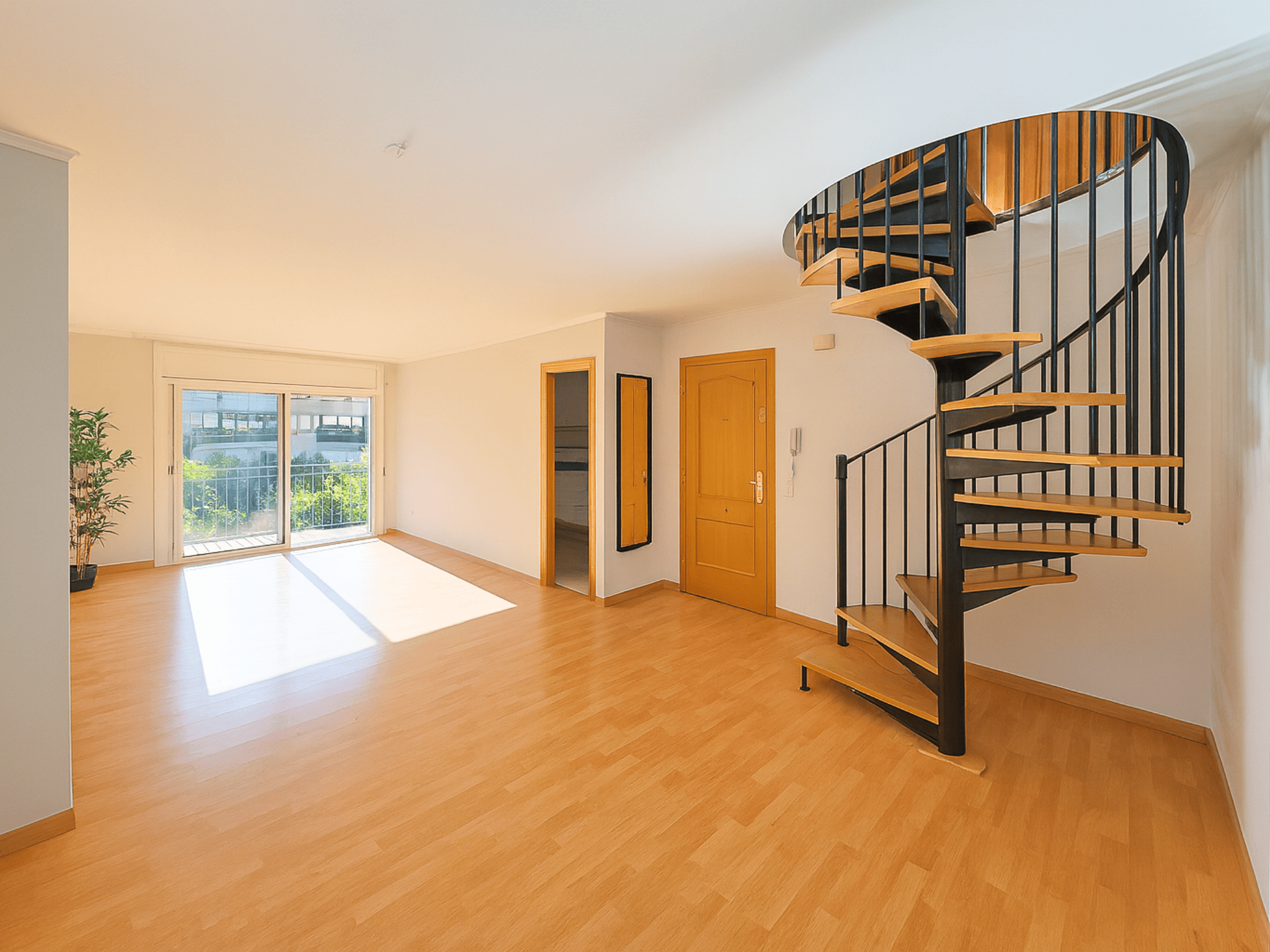 Dúplex con terraza privada y suite en La Girada, Vilafranca del Penedès. Vivienda de 92 m² con 2 habitaciones, balcón, hidromasaje, ascensor y luz natural