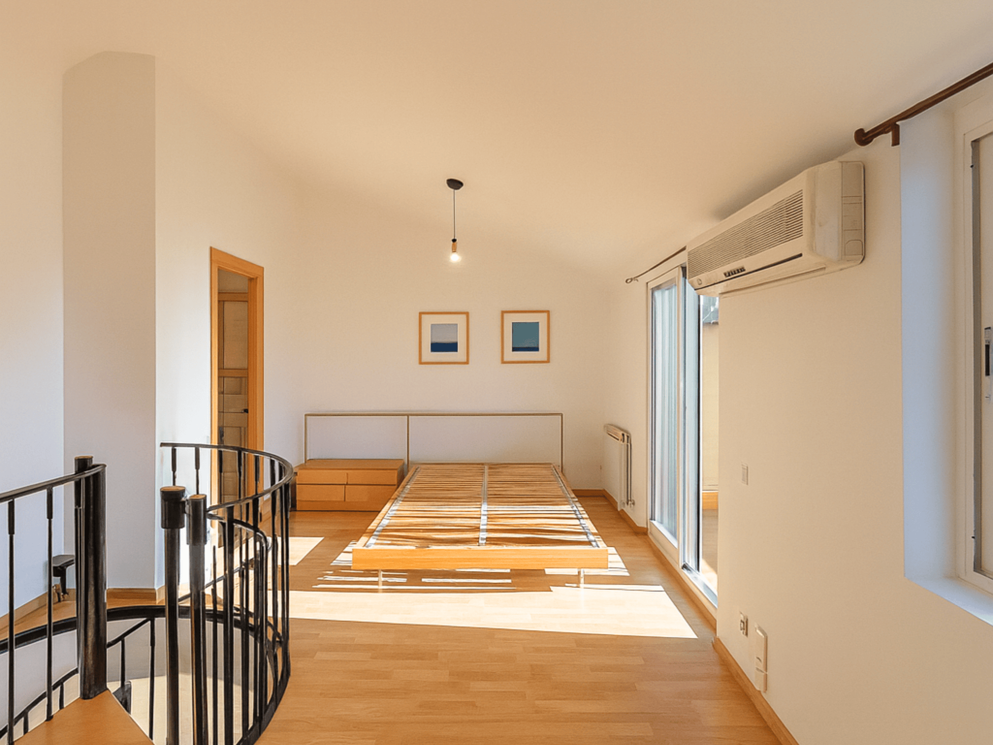 Dúplex con terraza privada y suite en La Girada, Vilafranca del Penedès. Vivienda de 92 m² con 2 habitaciones, balcón, hidromasaje, ascensor y luz natural