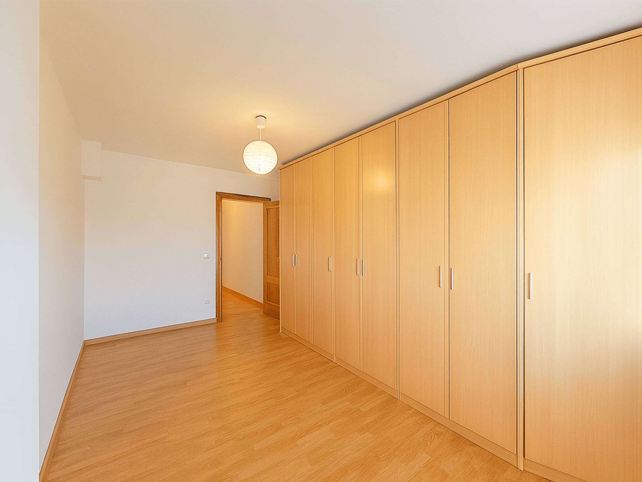 Dúplex con terraza privada y suite en La Girada, Vilafranca del Penedès. Vivienda de 92 m² con 2 habitaciones, balcón, hidromasaje, ascensor y luz natural