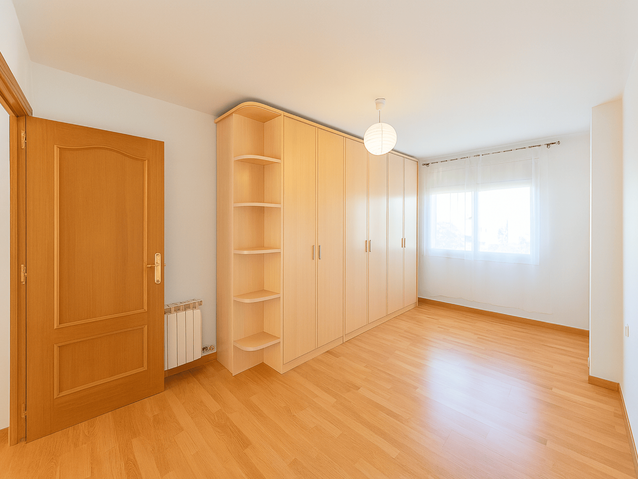 Dúplex con terraza privada y suite en La Girada, Vilafranca del Penedès. Vivienda de 92 m² con 2 habitaciones, balcón, hidromasaje, ascensor y luz natural