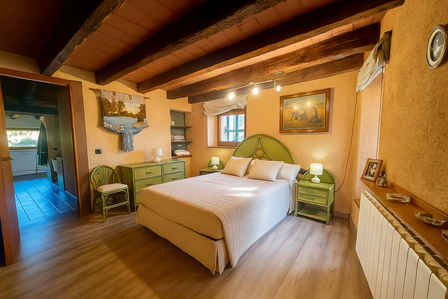 Masía y anexos entre bosque de pino rojo y roble en Les Llosses, vistas abiertas y prados, Mudita Barcelona.