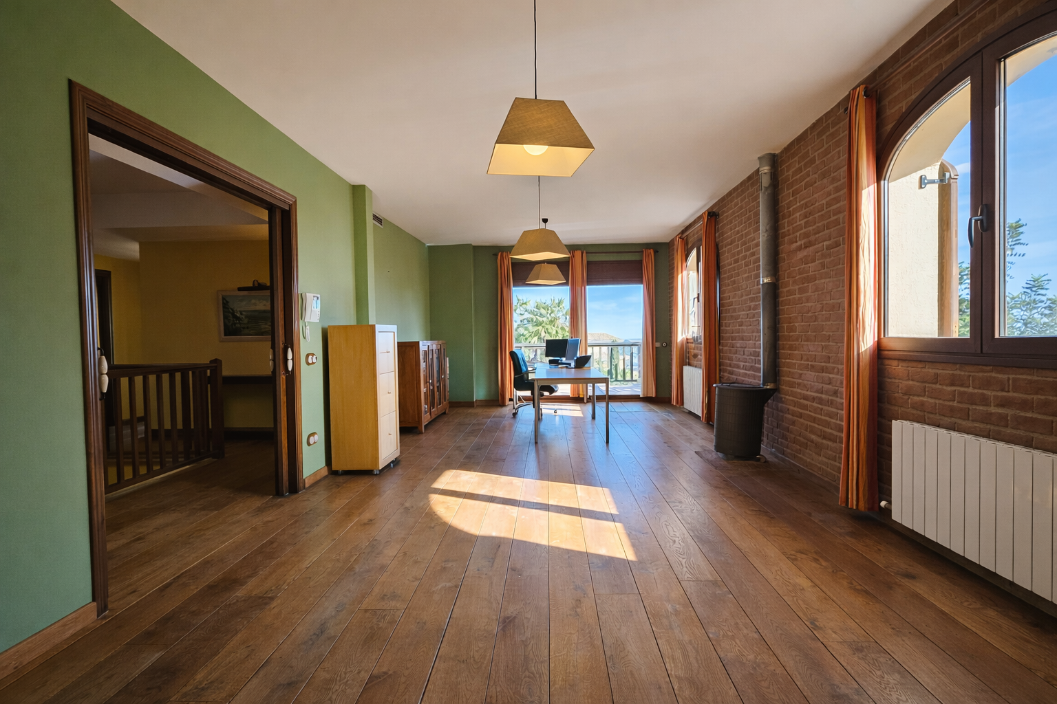 Casa con vistas al mar en Argentona con piedra natural y jardín mediterráneo