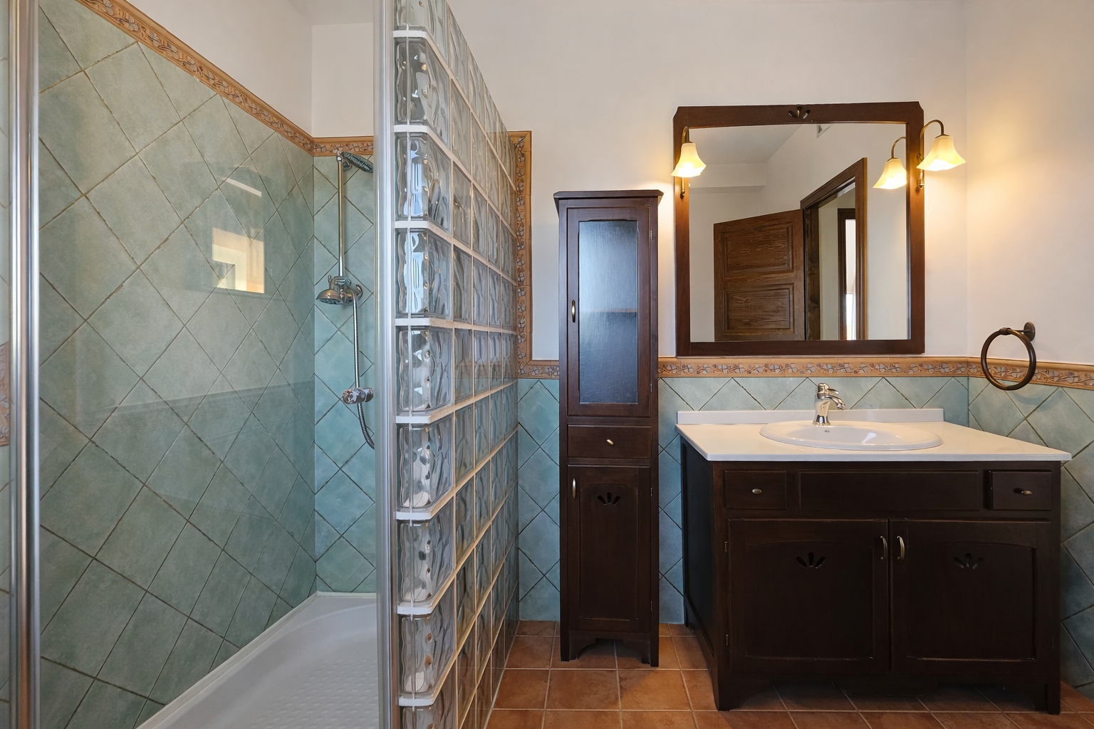 Casa con vistas al mar en Argentona con piedra natural y jardín mediterráneo