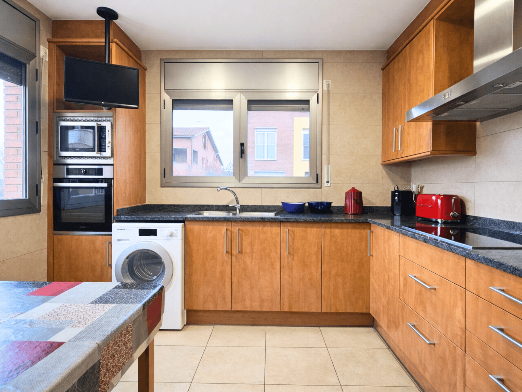 Casa en venta en Caputxins Vic con jardín y barbacoa