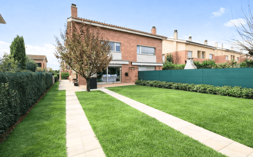 Casa en venta en Caputxins Vic con jardín y barbacoa