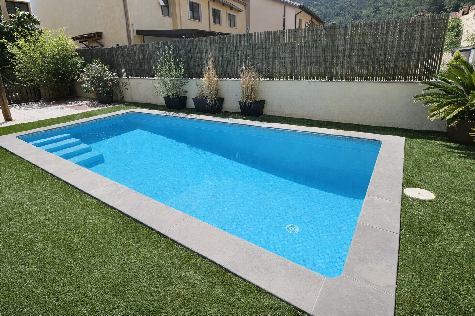 Casa pareada con piscina y jardín en Gualba, al pie del Turó de l’Home, Vallès Oriental, Barcelona | Mudita Barcelona