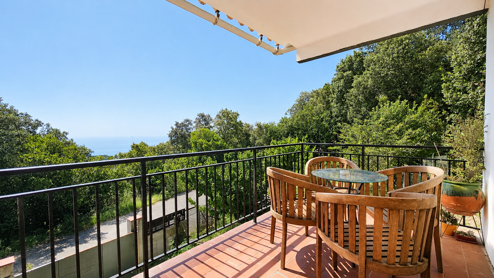 Casa mediterránea en venta en Can Carreras, Pineda de Mar, con vistas al mar, terraza, orientación sur y tres parcelas | Muditā Barcelona inmobiliaria boutique