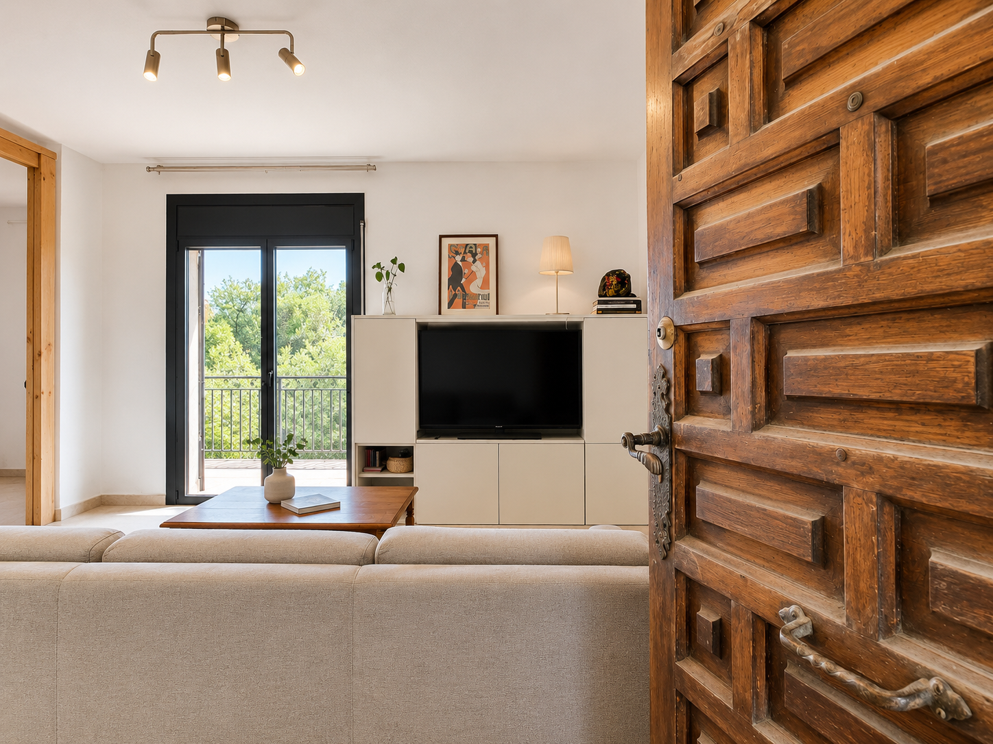Casa mediterránea en venta en Can Carreras, Pineda de Mar, con vistas al mar, terraza, orientación sur y tres parcelas | Muditā Barcelona inmobiliaria boutique