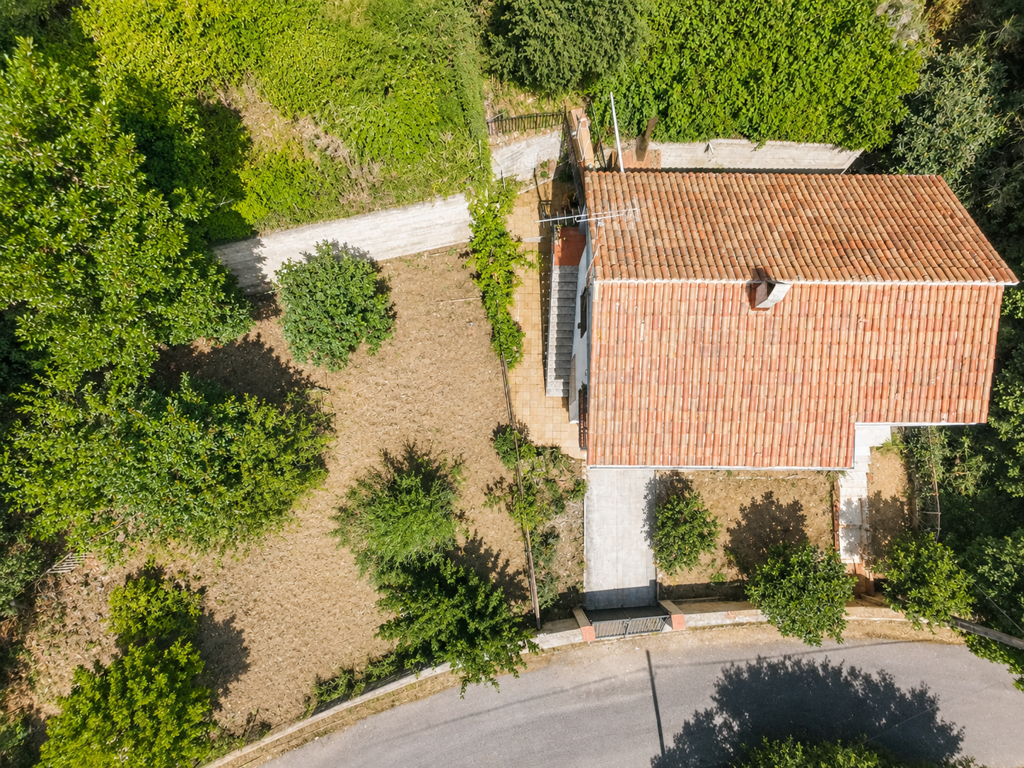 Casa mediterránea en venta en Can Carreras, Pineda de Mar, con vistas al mar, terraza, orientación sur y tres parcelas | Muditā Barcelona inmobiliaria boutique