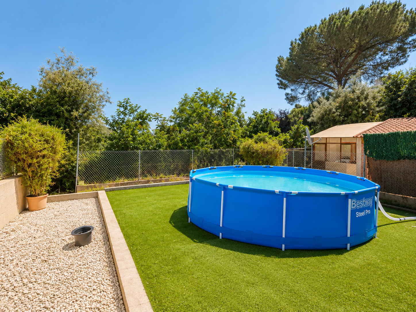 Casa en venta en Les Ginesteres Argentona con parcela, jardín, porche cerrado y espacio anexo