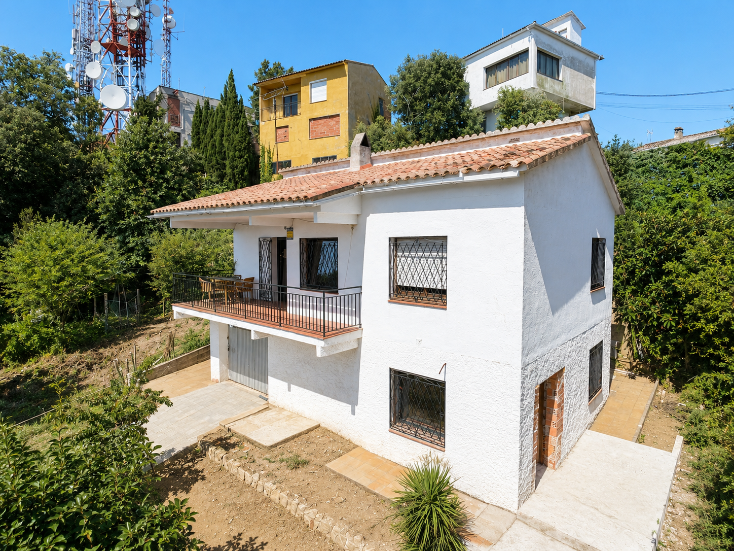 Casa mediterránea en venta en Can Carreras, Pineda de Mar, con vistas al mar, terraza, orientación sur y tres parcelas | Muditā Barcelona inmobiliaria boutique
