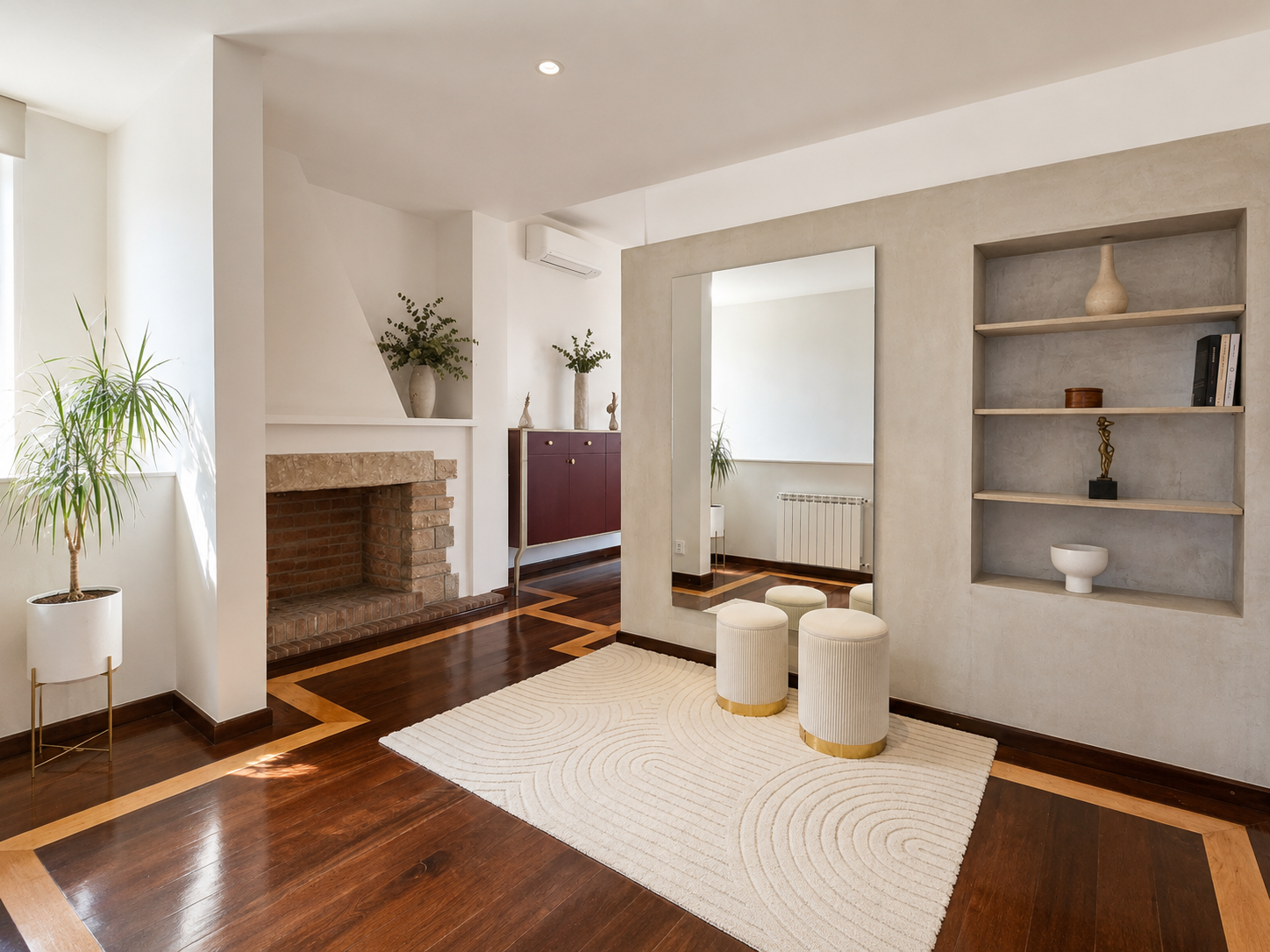 Casa en venta en L'Ametlla del Vallès, entorno residencial consolidado, con gran parcela plana, jardín maduro, piscina privada, porche, salón con chimenea y distribución familiar en tres niveles.