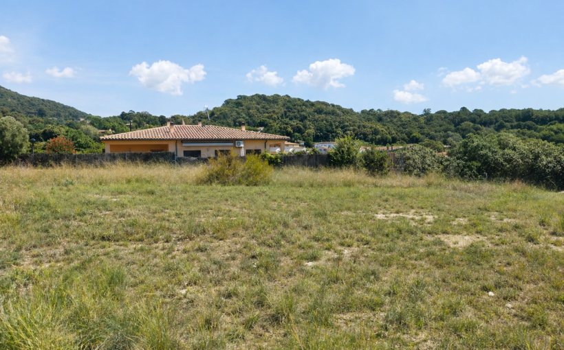 Terreno urbano en Campins con parcela plana y vistas al entorno natural del Montseny