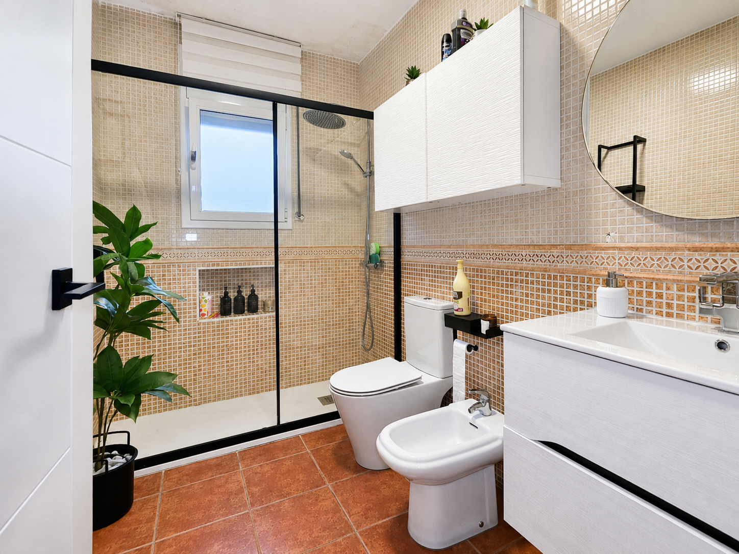 Casa independiente con jardín, parcela ascendente y piscina en Royal Park, Sant Celoni, comercializada por Muditā Barcelona.