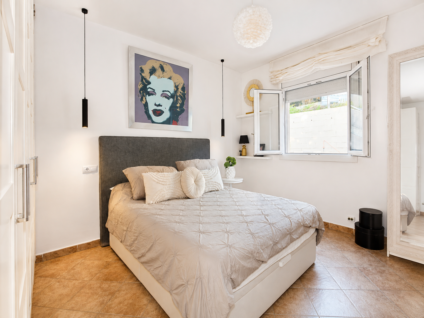 Casa independiente con jardín, parcela ascendente y piscina en Royal Park, Sant Celoni, comercializada por Muditā Barcelona.