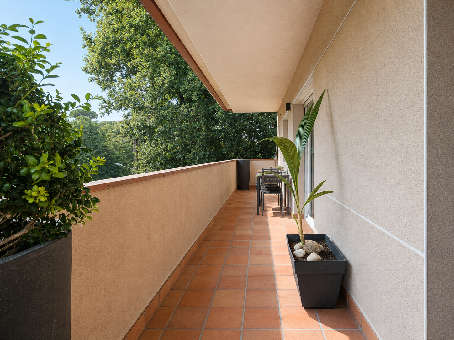 Casa independiente con jardín, parcela ascendente y piscina en Royal Park, Sant Celoni, comercializada por Muditā Barcelona.