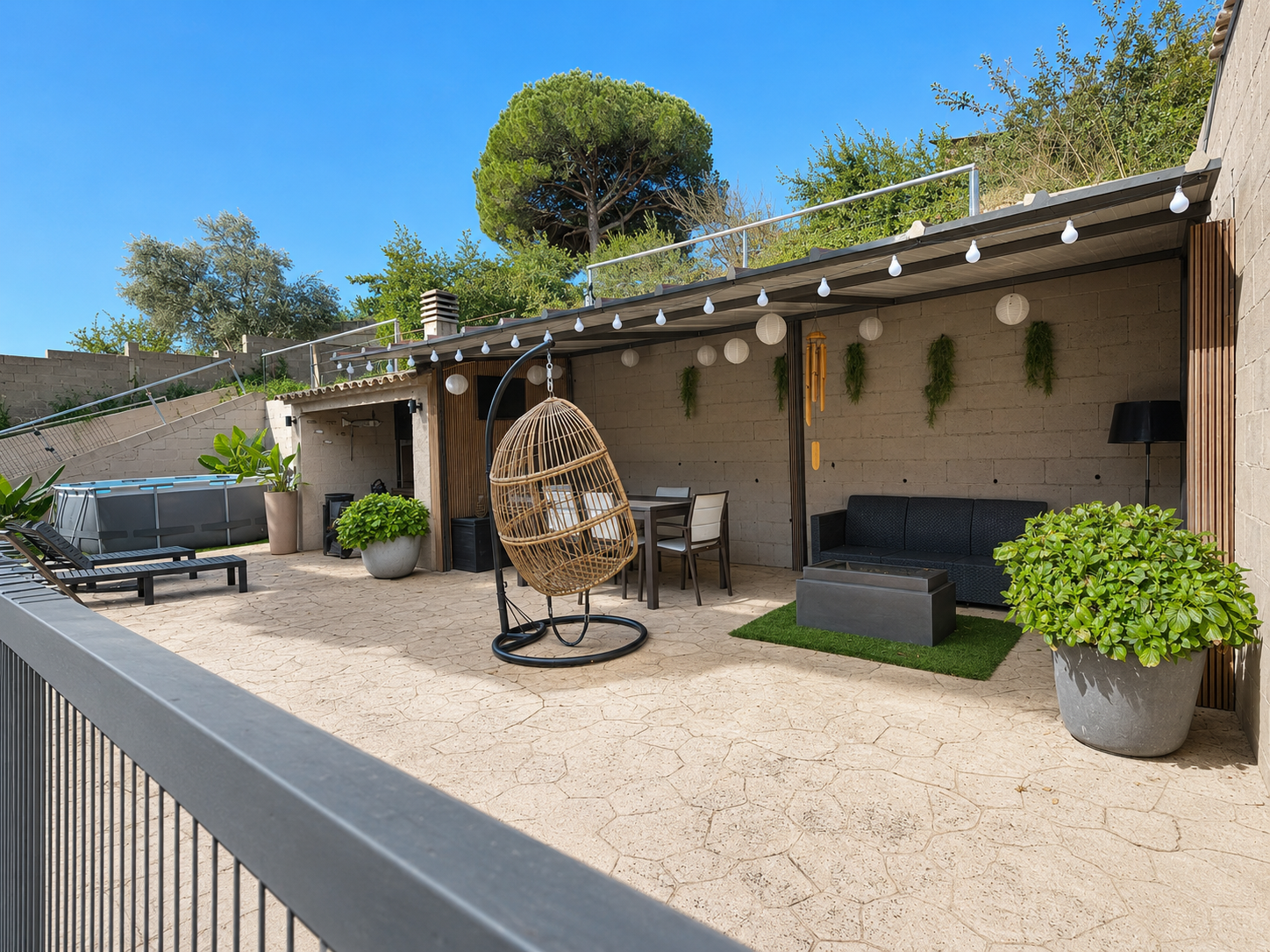 Casa independiente con jardín, parcela ascendente y piscina en Royal Park, Sant Celoni, comercializada por Muditā Barcelona.