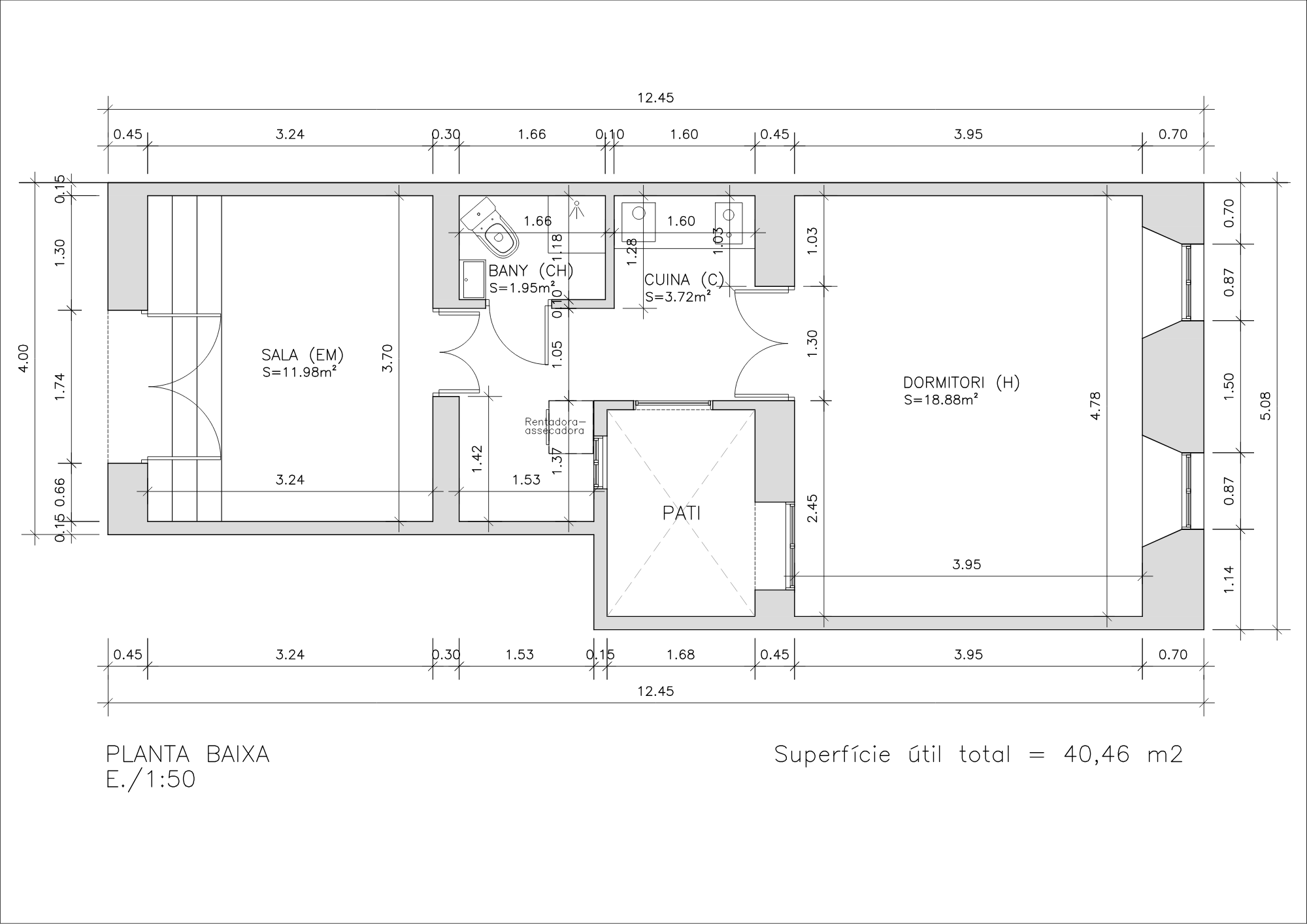 Vivienda en venta en El Born Barcelona con vigas de madera y patio interior