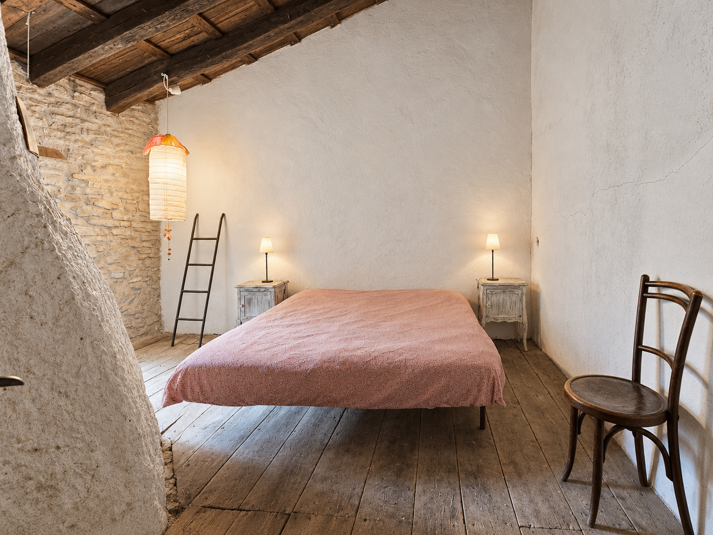 Masía histórica de piedra en Tavertet, finca rústica en Osona rodeada de bosque y paisaje natural, cerca del Pantano de Sau, con espacios interiores amplios y proyecto de recuperación.