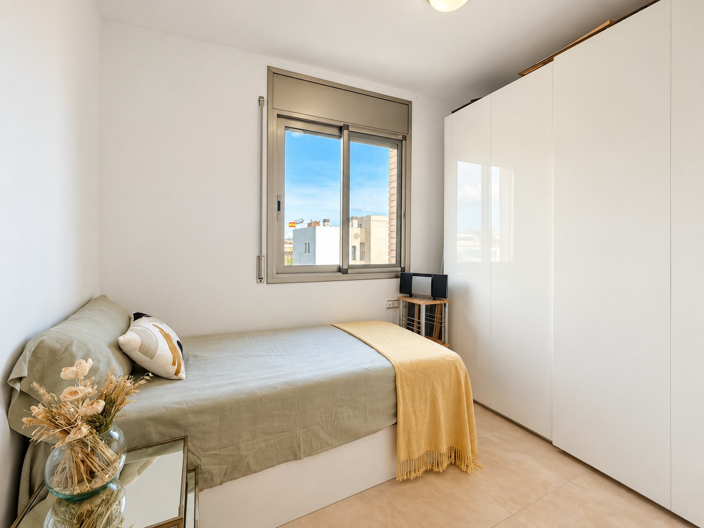 Dormitorio individual del piso en Cubelles