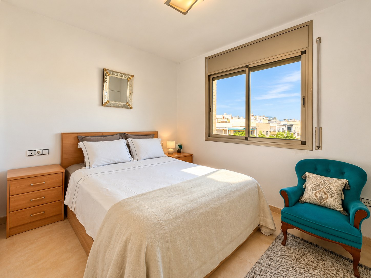 Dormitorio principal del piso en Marítim, Cubelles